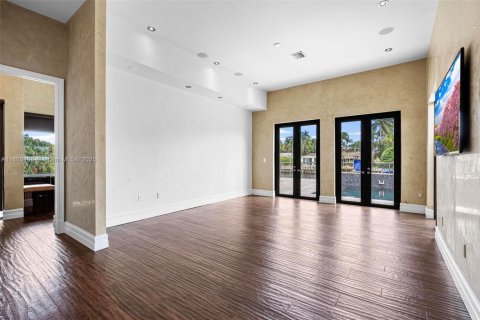 Villa ou maison à vendre à North Miami, Floride: 5 chambres, 378.86 m2 № 1858581 - photo 28
