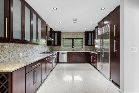 Villa ou maison à vendre à North Miami, Floride: 5 chambres, 378.86 m2 № 1858581 - photo 13