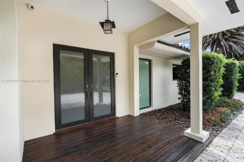 Villa ou maison à vendre à North Miami, Floride: 5 chambres, 378.86 m2 № 1858581 - photo 5