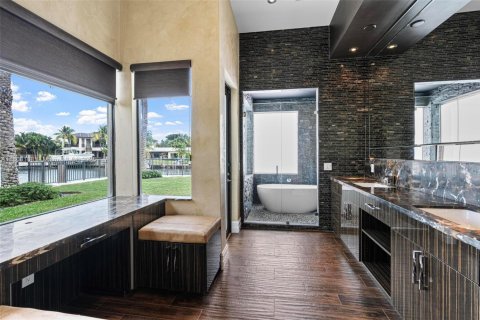 Villa ou maison à vendre à North Miami, Floride: 5 chambres, 378.86 m2 № 1858581 - photo 30