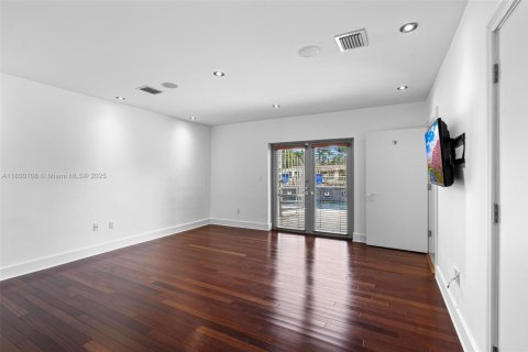 Villa ou maison à vendre à North Miami, Floride: 5 chambres, 378.86 m2 № 1858581 - photo 25