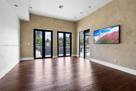 Villa ou maison à vendre à North Miami, Floride: 5 chambres, 378.86 m2 № 1858581 - photo 29