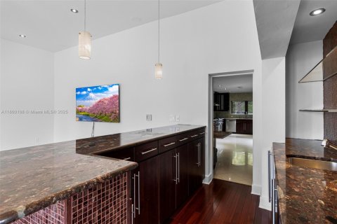 Villa ou maison à vendre à North Miami, Floride: 5 chambres, 378.86 m2 № 1858581 - photo 17