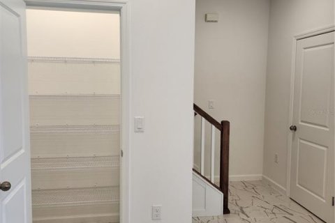 Touwnhouse à vendre à Orlando, Floride: 4 chambres, 155.89 m2 № 2420037 - photo 11