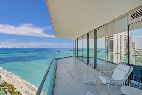 Condo in Sunny Isles Beach, Florida, 4 bedrooms  № 1806104 - photo 23