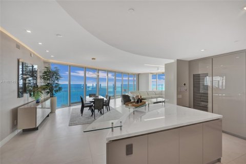 Condo in Sunny Isles Beach, Florida, 4 bedrooms  № 1806104 - photo 6