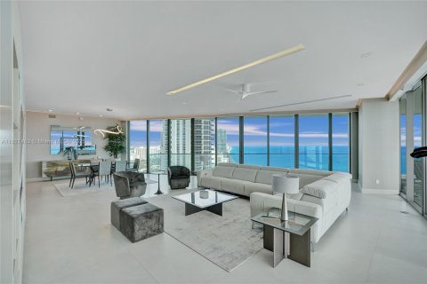 Condo in Sunny Isles Beach, Florida, 4 bedrooms  № 1806104 - photo 12