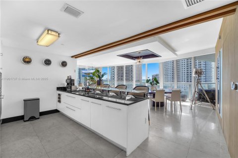 Copropriété à louer à Miami, Floride: 3 chambres, 183.67 m2 № 2021159 - photo 15