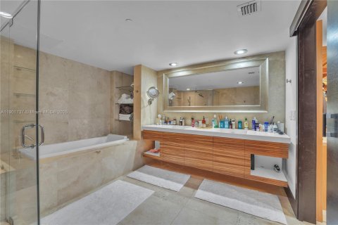 Copropriété à louer à Miami, Floride: 3 chambres, 183.67 m2 № 2021159 - photo 27