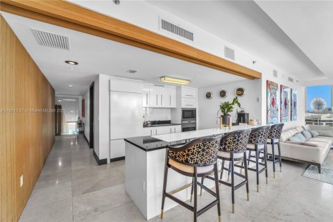 Copropriété à louer à Miami, Floride: 3 chambres, 183.67 m2 № 2021159 - photo 10