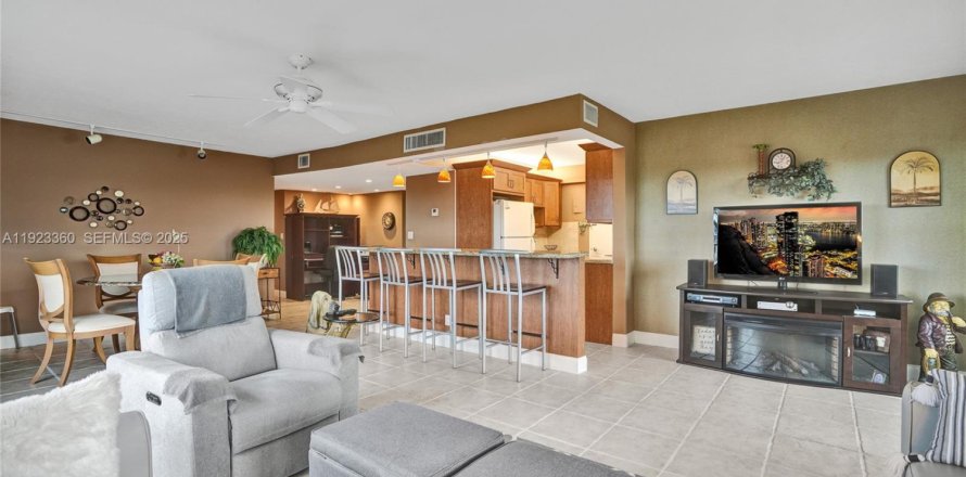 Condominio en Fort Lauderdale, Florida, 2 dormitorios № 1977365