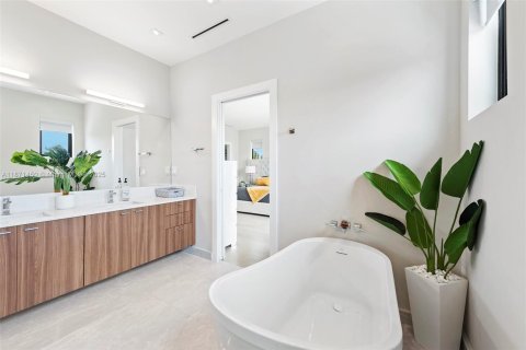 Villa ou maison à louer à Hollywood, Floride: 5 chambres, 373.56 m2 № 1919987 - photo 30