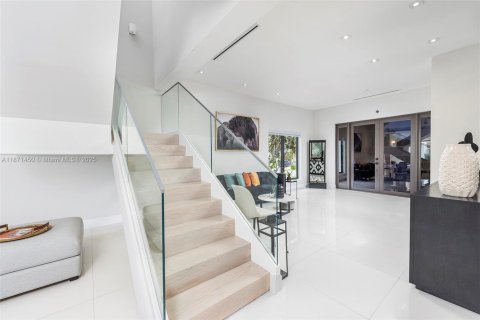 Villa ou maison à louer à Hollywood, Floride: 5 chambres, 373.56 m2 № 1919987 - photo 15