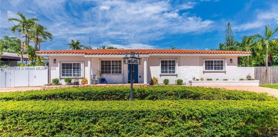 Casa en Miami, Florida 4 dormitorios, 195.47 m2 № 1933483