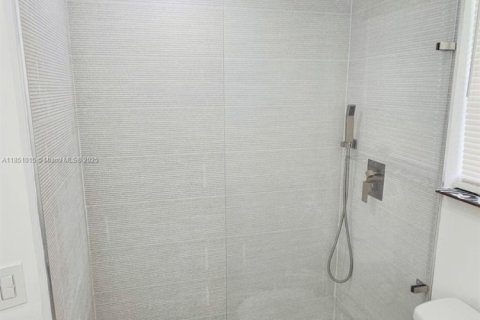 Купить кондоминиум в Майами, Флорида 1 спальня, 61.32м2, № 1855261 - фото 23