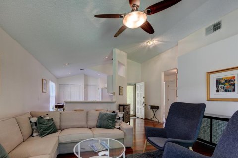 House in Mount Dora, Florida 2 bedrooms, 97.45 sq.m. № 2395997 - photo 13