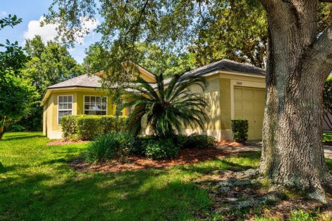 House in Mount Dora, Florida 2 bedrooms, 97.45 sq.m. № 2395997