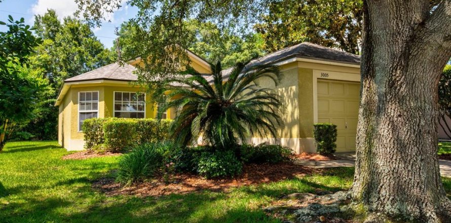 House in Mount Dora, Florida 2 bedrooms, 97.45 sq.m. № 2395997