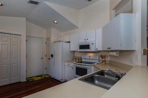House in Mount Dora, Florida 2 bedrooms, 97.45 sq.m. № 2395997 - photo 15