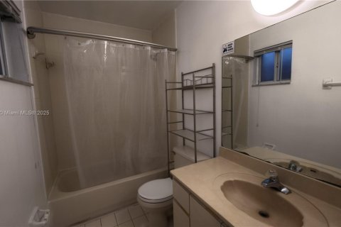 Condominio en venta en Hialeah, Florida, 2 dormitorios, 90.12 m2 № 1930332 - foto 19