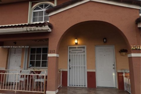 Condominio en venta en Hialeah, Florida, 2 dormitorios, 90.12 m2 № 1930332 - foto 2