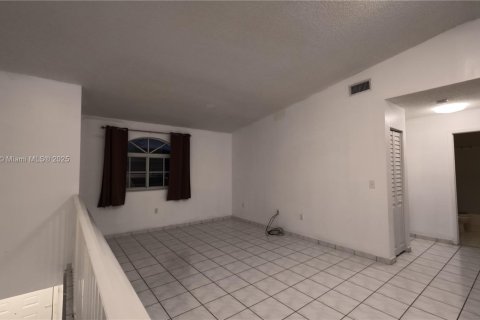 Condominio en venta en Hialeah, Florida, 2 dormitorios, 90.12 m2 № 1930332 - foto 6