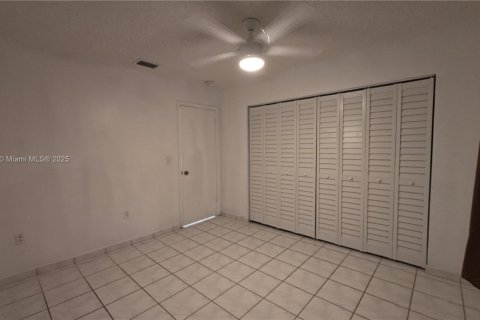 Condominio en venta en Hialeah, Florida, 2 dormitorios, 90.12 m2 № 1930332 - foto 16