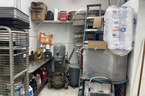 Commercial property in Hollywood, Florida № 1874475 - photo 18