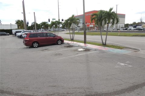 Commercial property in Hollywood, Florida № 1874475 - photo 25