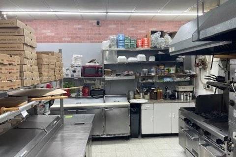 Commercial property in Hollywood, Florida № 1874475 - photo 11