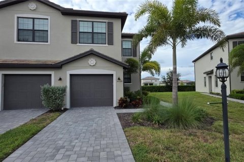 Townhouse in Bradenton, Florida 3 bedrooms, 174.56 sq.m. № 2396681 - photo 2