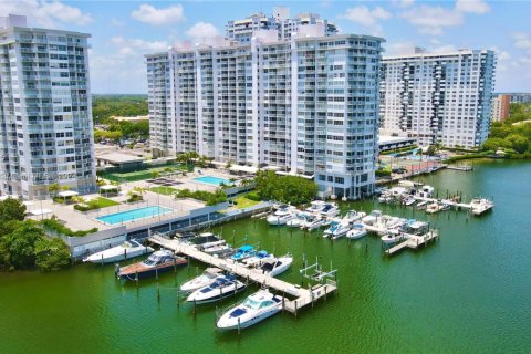 Condominio en venta en Aventura, Florida, 2 dormitorios, 116.22 m2 № 1603418 - foto 1