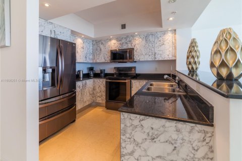 Copropriété à louer à Sunny Isles Beach, Floride: 2 chambres, 132.2 m2 № 2262470 - photo 12