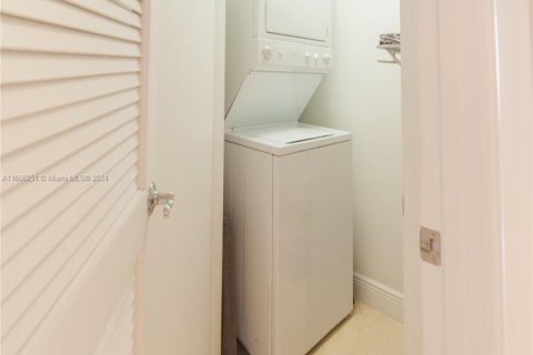 Copropriété à louer à Sunny Isles Beach, Floride: 2 chambres, 132.2 m2 № 2262470 - photo 19