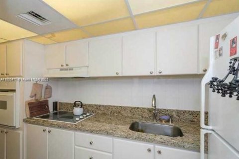 Condominio en venta en Miami Beach, Florida, 50.45 m2 № 1875108 - foto 16