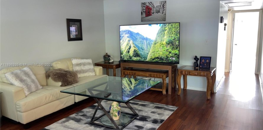 Кондоминиум с 2 спальнями в Коконат Крик, Флорида № 1950599