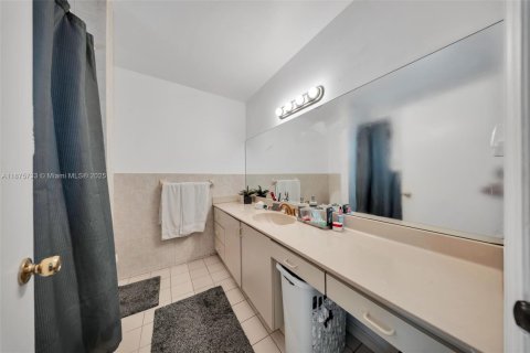 House in Miami, Florida 3 bedrooms, 131.92 sq.m. № 1926564 - photo 17