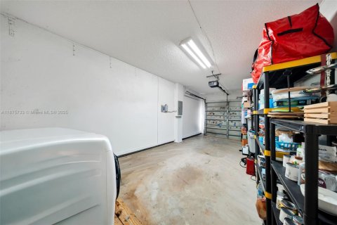 House in Miami, Florida 3 bedrooms, 131.92 sq.m. № 1926564 - photo 23