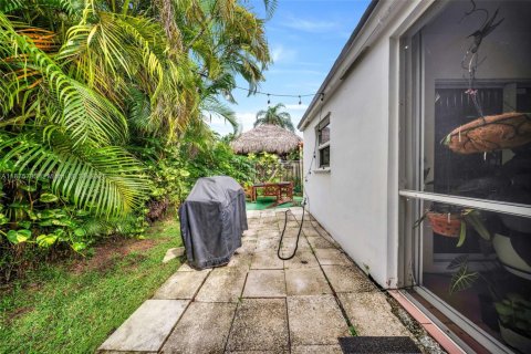 House in Miami, Florida 3 bedrooms, 131.92 sq.m. № 1926564 - photo 25