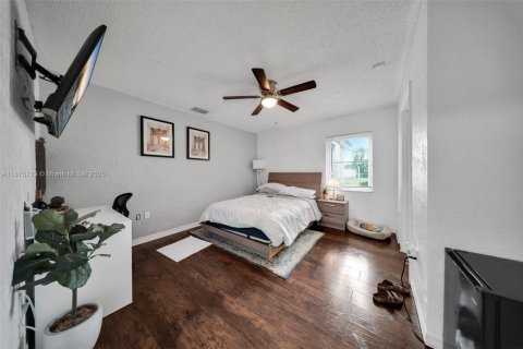 House in Miami, Florida 3 bedrooms, 131.92 sq.m. № 1926564 - photo 16
