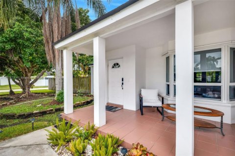 House in Miami, Florida 3 bedrooms, 131.92 sq.m. № 1926564 - photo 5