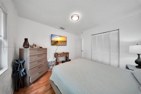 House in Miami, Florida 3 bedrooms, 131.92 sq.m. № 1926564 - photo 14