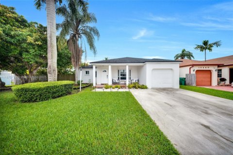 House in Miami, Florida 3 bedrooms, 131.92 sq.m. № 1926564 - photo 3