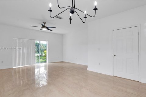 Touwnhouse à vendre à Miramar, Floride: 3 chambres, 116.22 m2 № 1975037 - photo 13