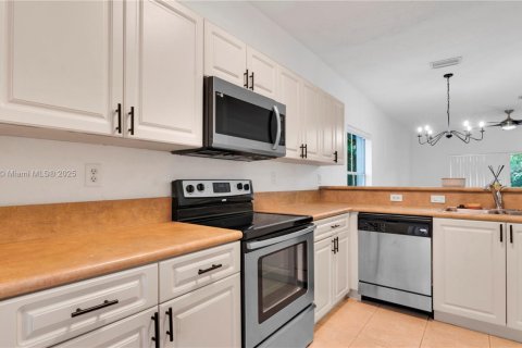 Touwnhouse à vendre à Miramar, Floride: 3 chambres, 116.22 m2 № 1975037 - photo 9