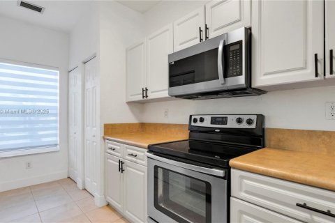 Touwnhouse à vendre à Miramar, Floride: 3 chambres, 116.22 m2 № 1975037 - photo 8