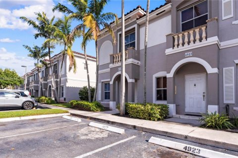 Touwnhouse à vendre à Miramar, Floride: 3 chambres, 116.22 m2 № 1975037 - photo 2