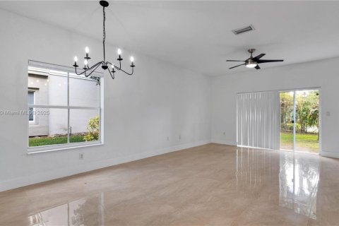 Touwnhouse à vendre à Miramar, Floride: 3 chambres, 116.22 m2 № 1975037 - photo 12