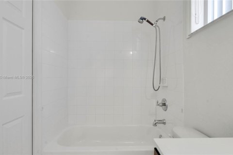 Touwnhouse à vendre à Miramar, Floride: 3 chambres, 116.22 m2 № 1975037 - photo 29