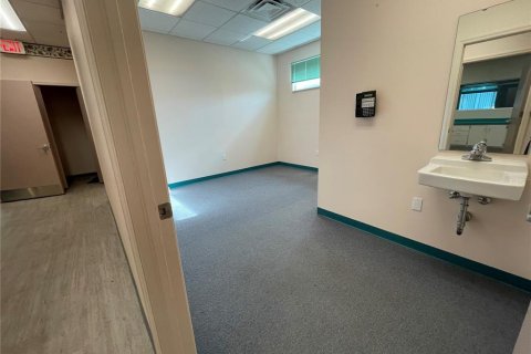 Propiedad comercial en alquiler en Inverness, Florida, 810.85 m2 № 1198638 - foto 16